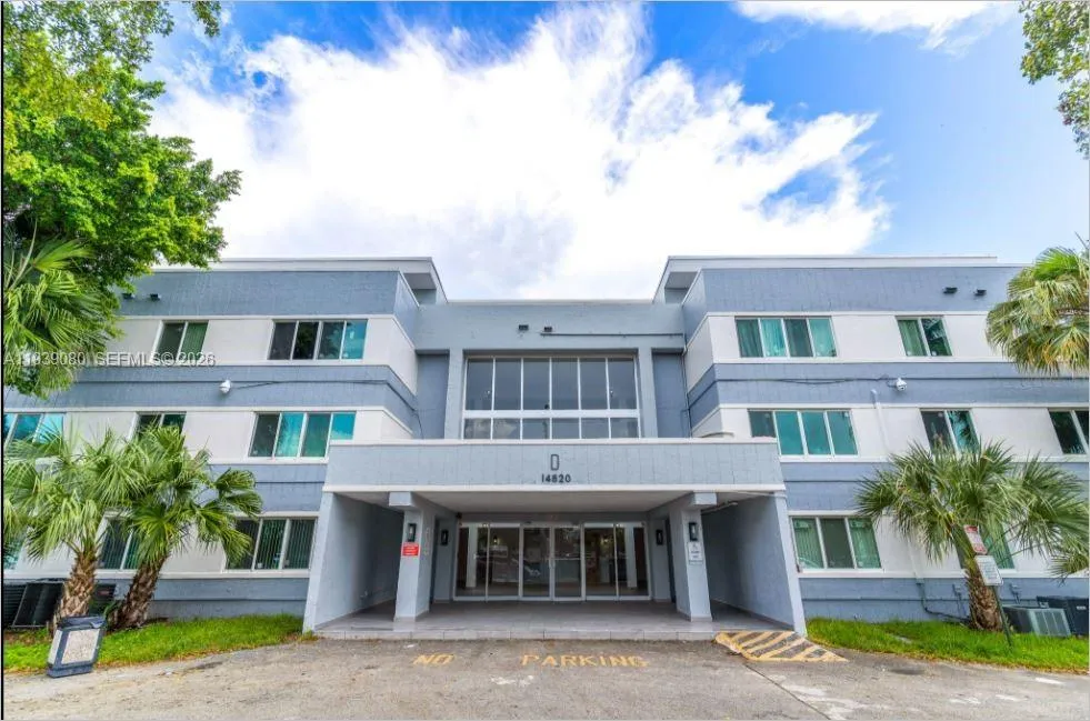 Foto de propiedad en 14820 Naranja Lakes Boulevard UNIT PH-D BLDG # 5, Homestead, FL 33032 Homestead con MLS# 
