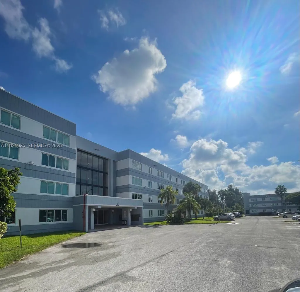 Foto de propiedad en 14840 Naranja Lakes Boulevard C4D, Homestead, FL 33032 Homestead con MLS# 