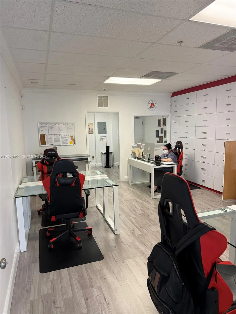 Foto de propiedad en 14850 SW 26th Street 212, Miami, FL 33185 Miami con MLS# 
