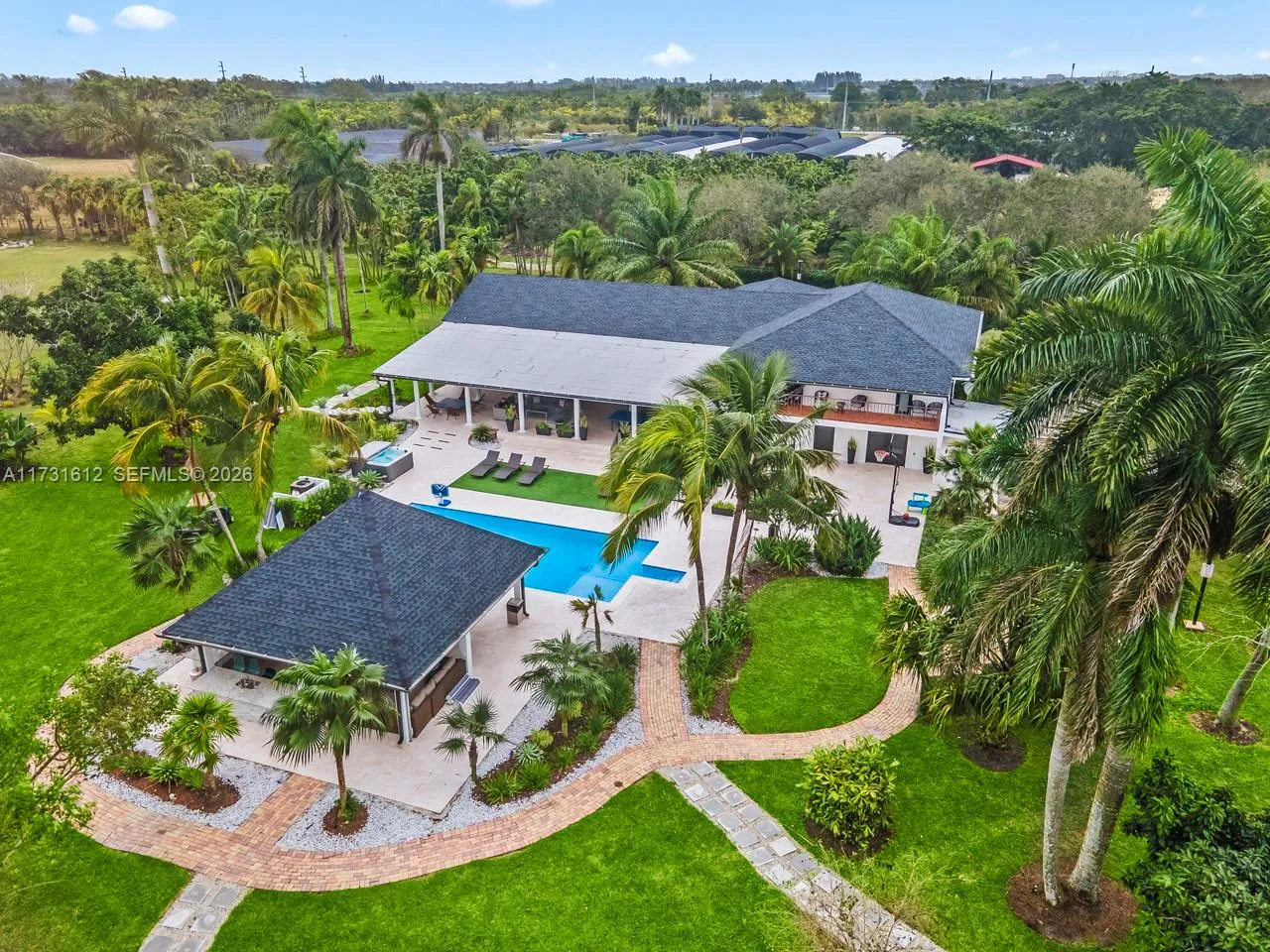 Foto de propiedad en 14875 SW 212th Street, Miami, FL 33187 Miami con MLS# 