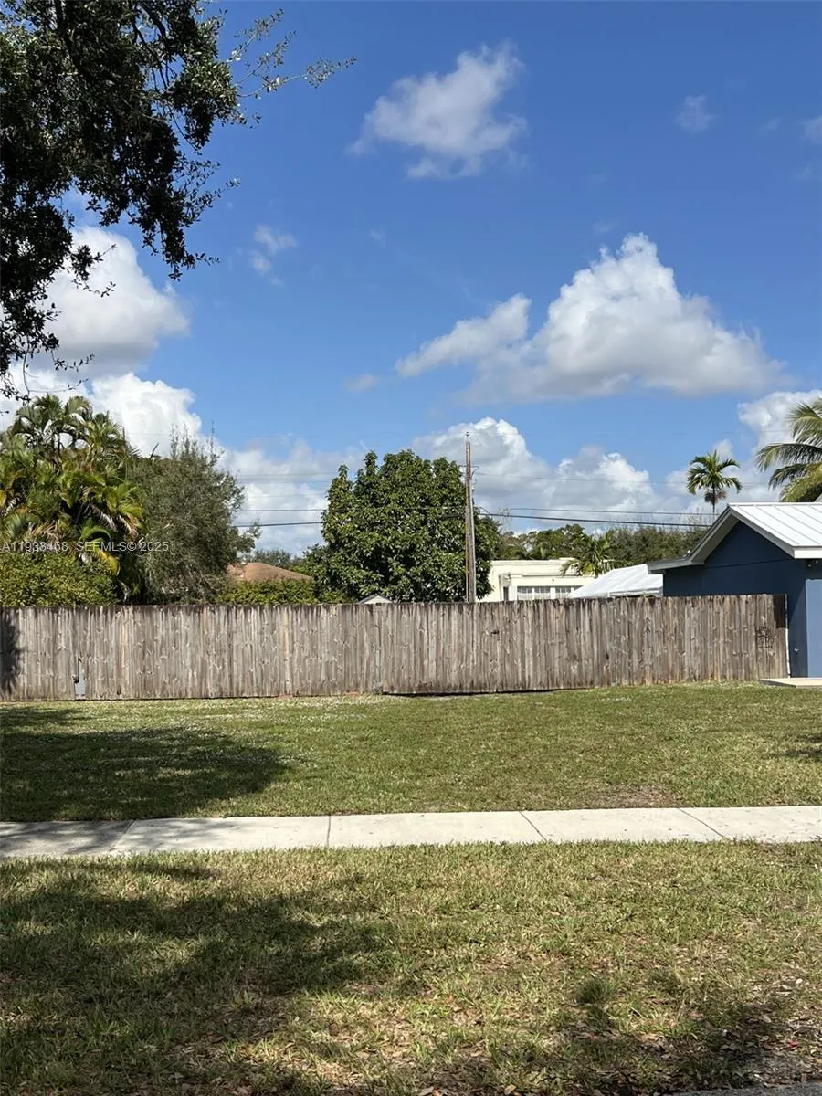 Foto de propiedad en 149 Glendale Drive, Miami Springs, FL 33166 Miami Springs con MLS# 