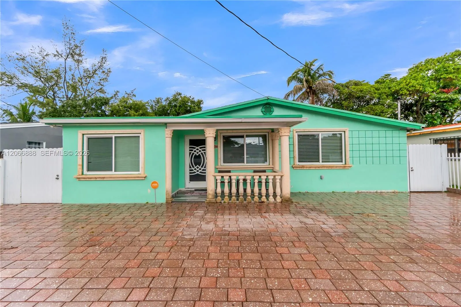 Foto de propiedad en 1490 NE 151st Terrace, North Miami Beach, FL 33162 North Miami Beach con MLS# 