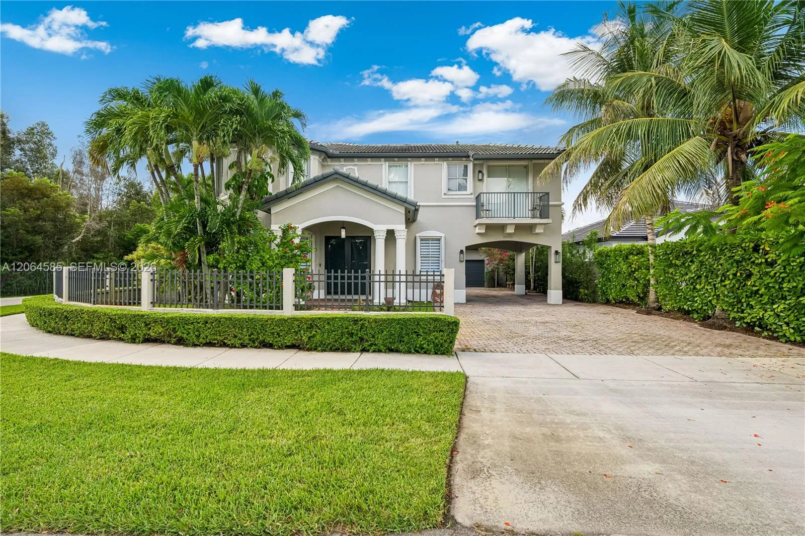 Foto de propiedad en 14900 SW 10th Street, Miami, FL 33194 Miami con MLS# 