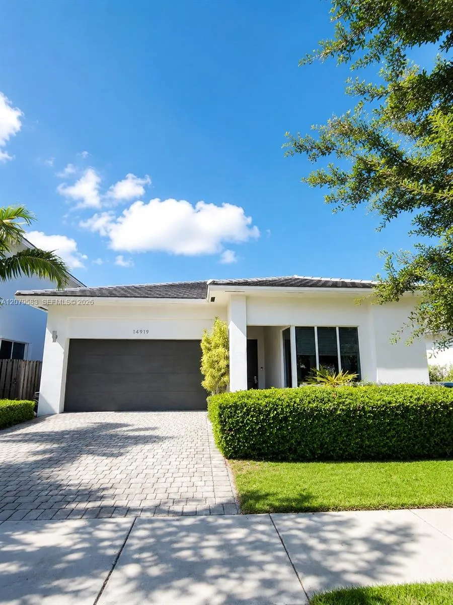 Foto de propiedad en 14919 SW 177th Terrace 14919, Miami, FL 33187 Miami con MLS# 