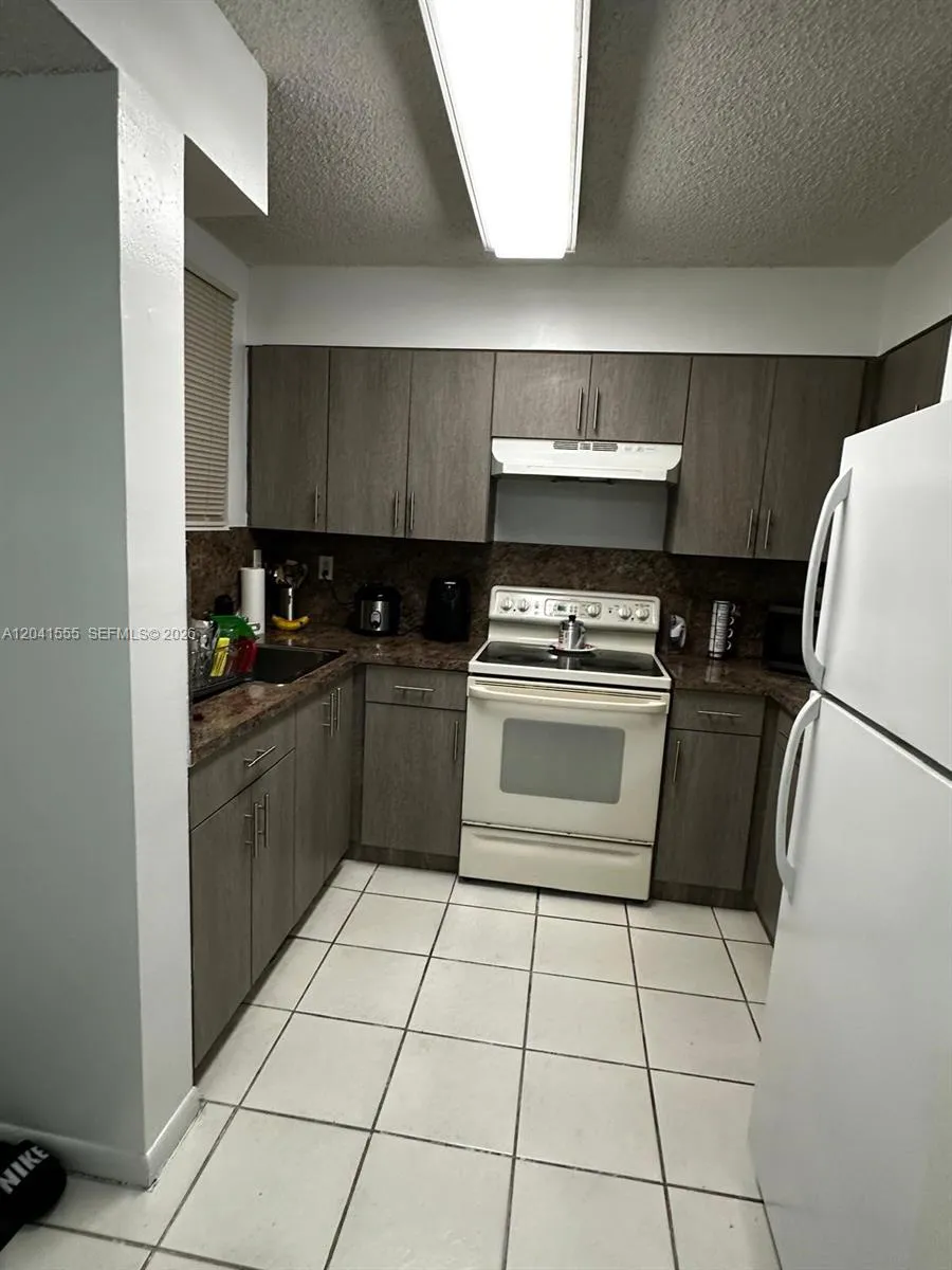 En Renta 14931 SW 82nd Lane 18-506, Miami, FL 33193, Miami, FL 33193