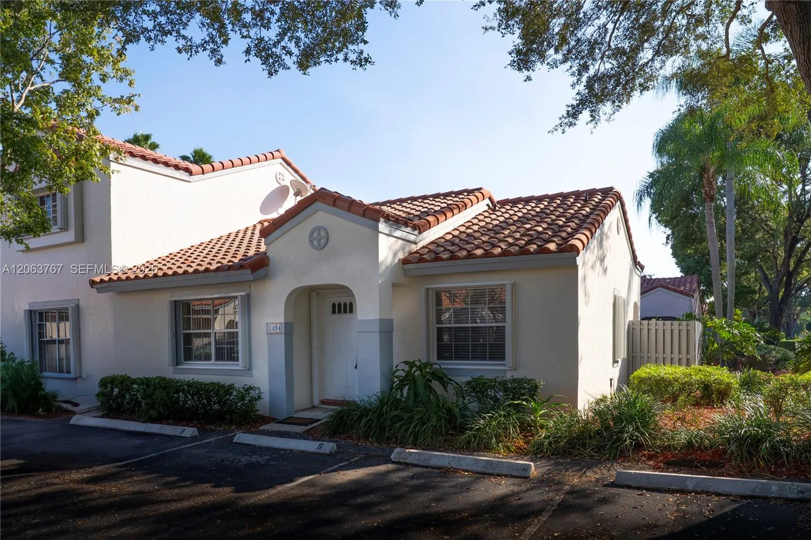 Foto de propiedad en 1494 Springside Drive 1494, Weston, FL 33326 Weston con MLS# 