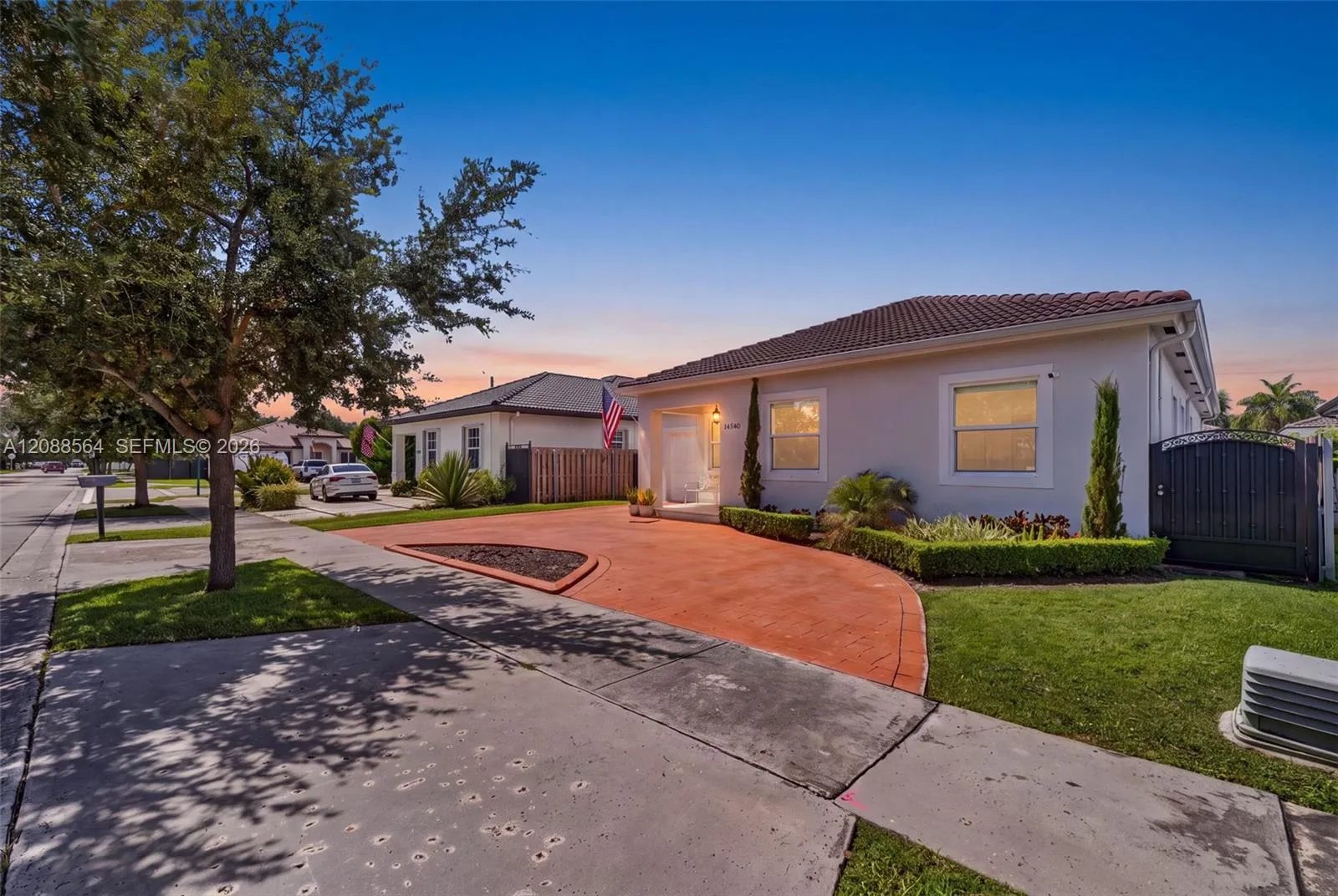 Foto de propiedad en 14940 NW 89th Avenue, Miami Lakes, FL 33018 Miami Lakes con MLS# 