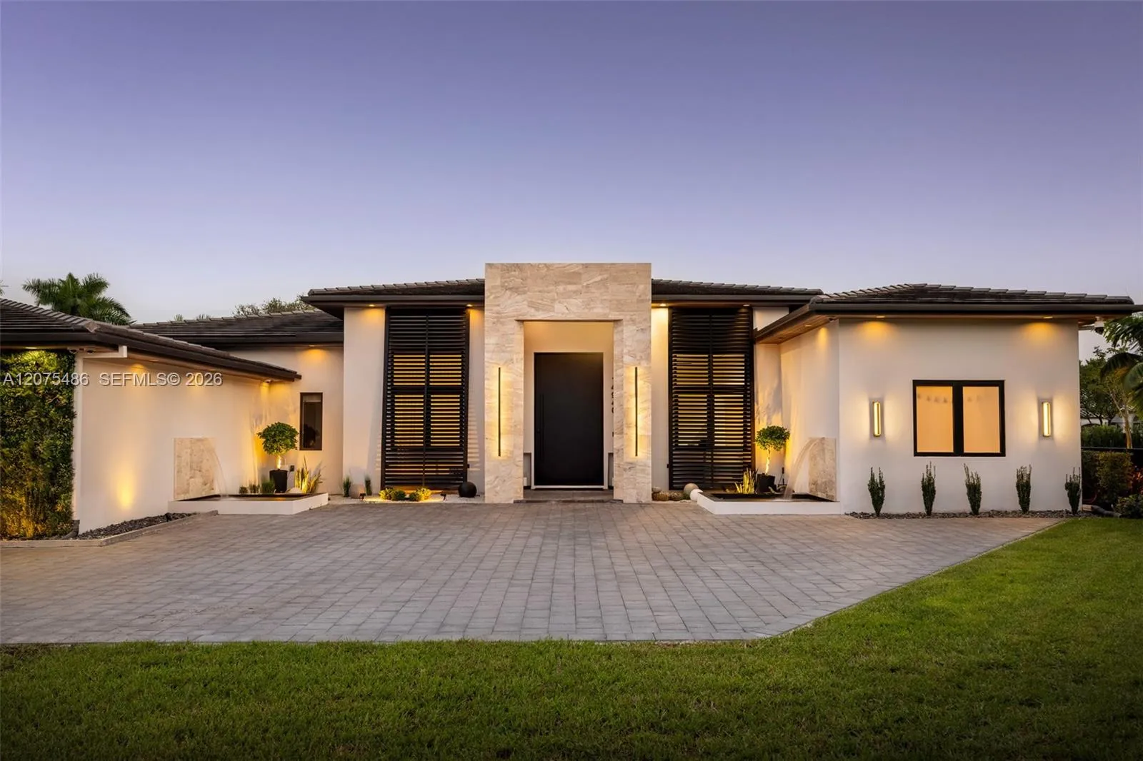 Foto de propiedad en 14940 SW 16th Court, Davie, FL 33326 Davie con MLS# 