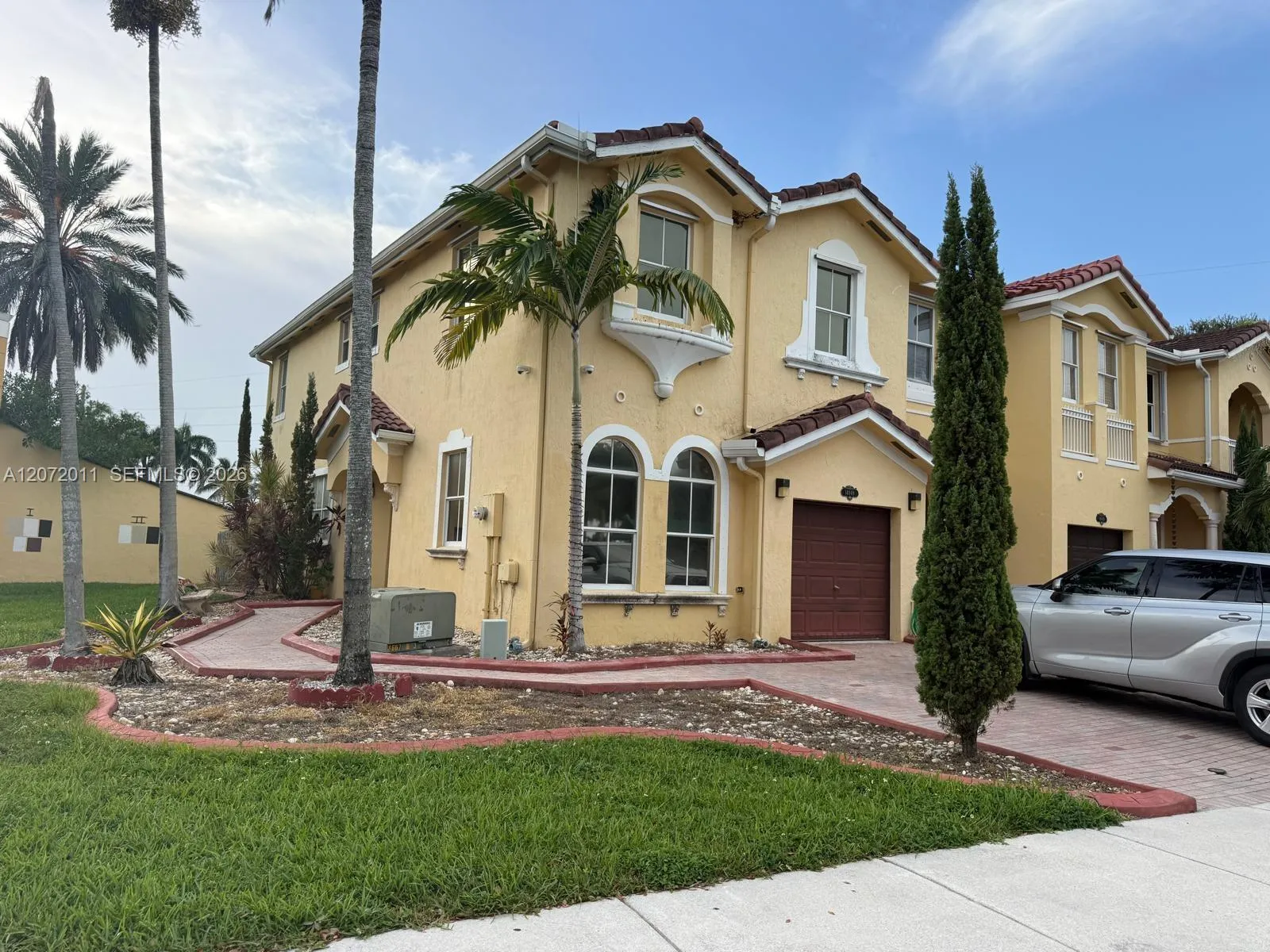 Foto de propiedad en 14949 SW 8th Terrace 14949, Miami, FL 33194 Miami con MLS# 