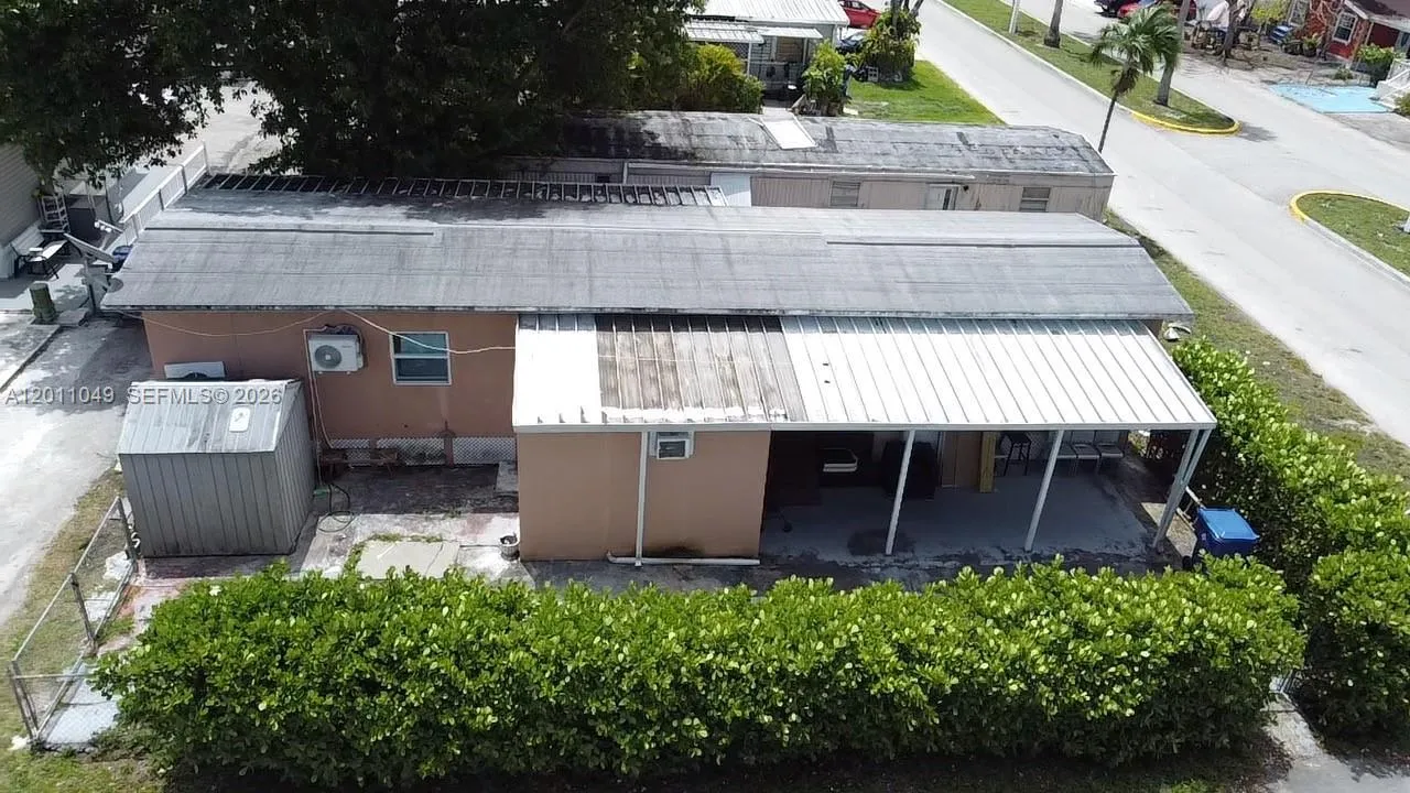 Foto de propiedad en 1495 SW 131st Avenue, Miami, FL 33184 Miami con MLS# 
