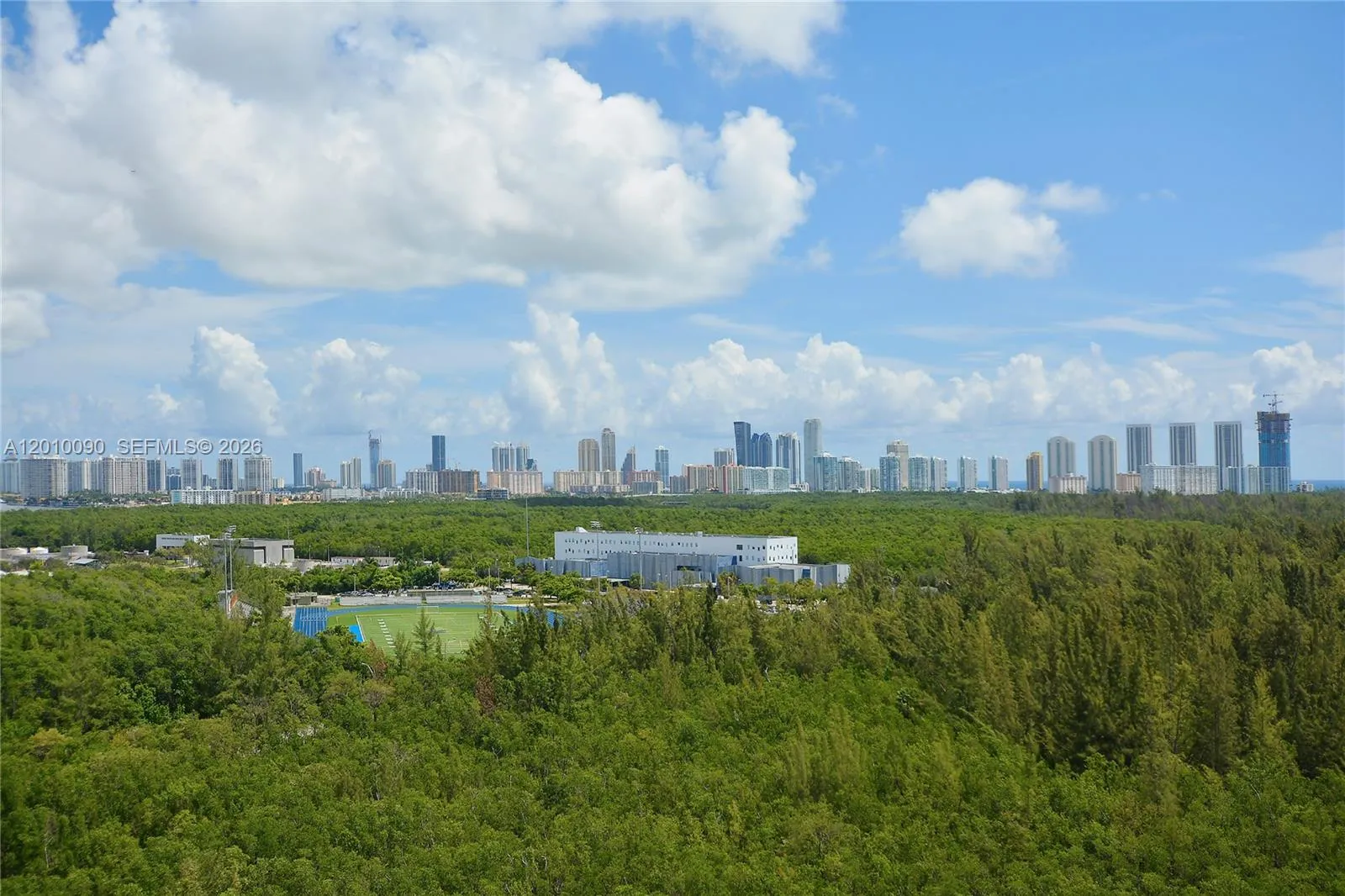 Foto de propiedad en 14951 Royal Oaks Lane 1609, North Miami, FL 33181 North Miami con MLS# 