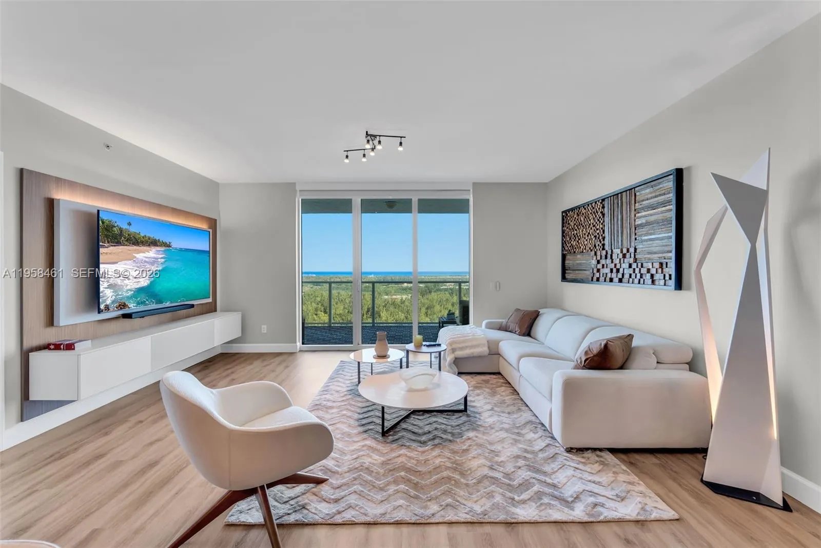 Foto de propiedad en 14951 Royal Oaks Lane 2201, North Miami, FL 33181 North Miami con MLS# 