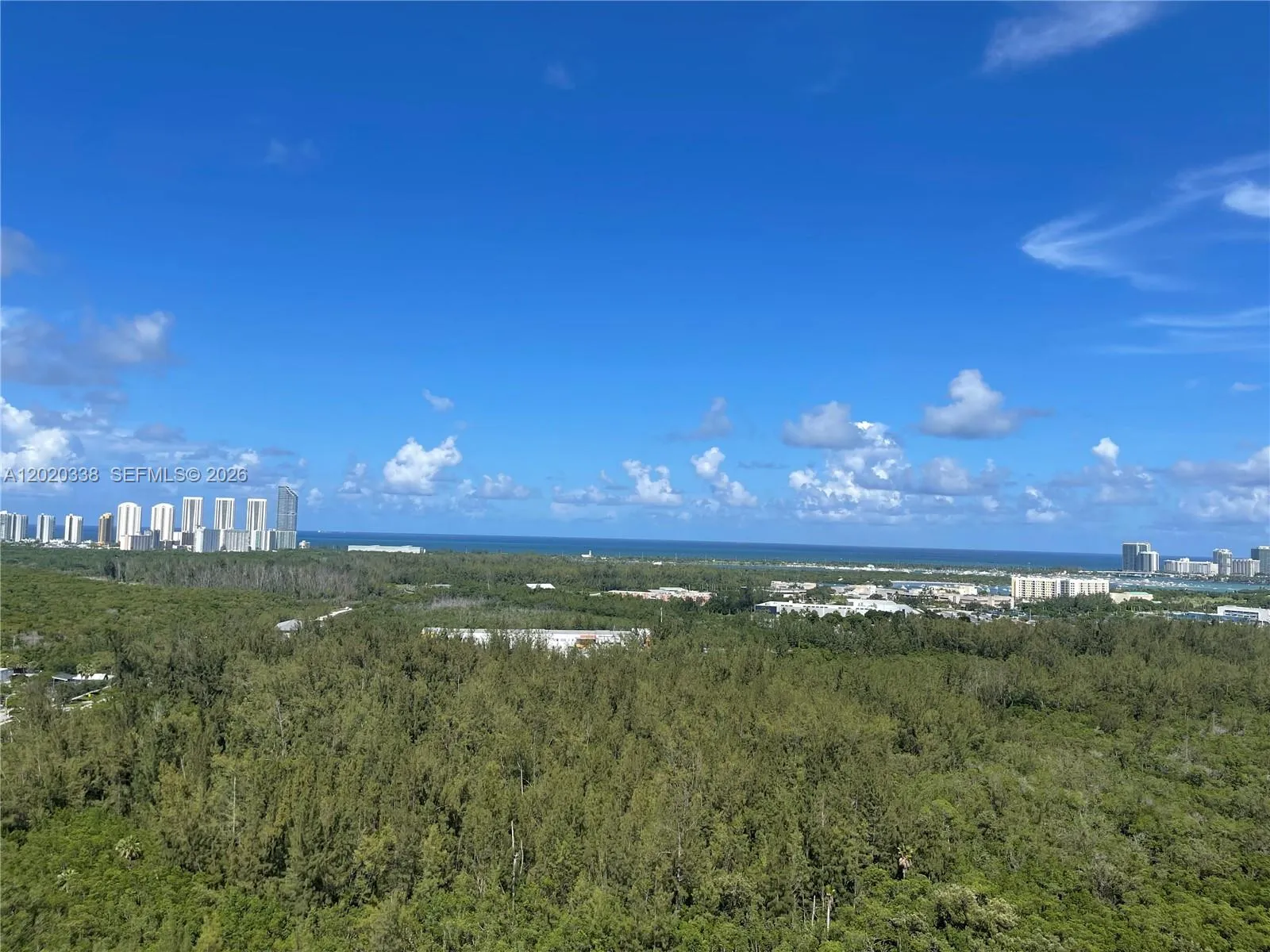 Foto de propiedad en 14951 Royal Oaks Lane 2606, North Miami, FL 33181 North Miami con MLS# 
