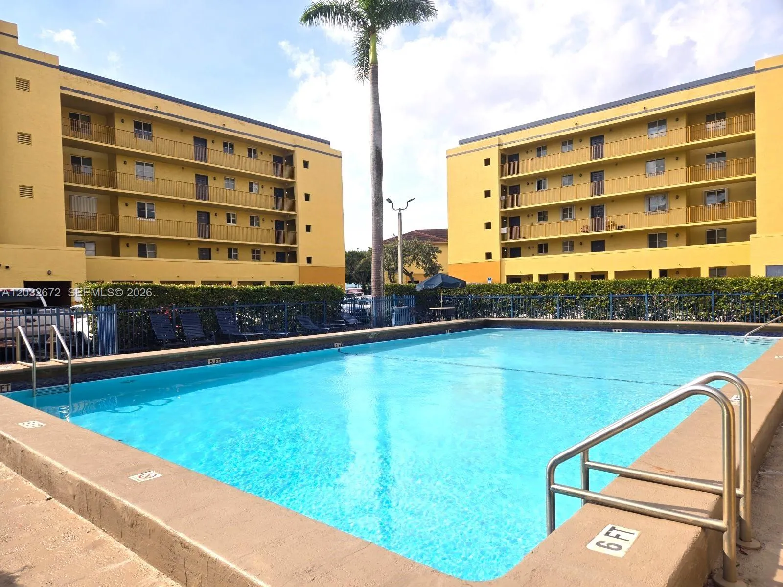 Foto de propiedad en 14961 SW 82nd Lane 21-202, Miami, FL 33193 Miami con MLS# 