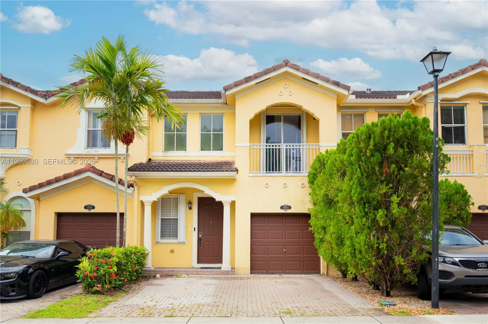 Foto de propiedad en 14964 SW 8 Lane, Miami, FL 33194 Miami con MLS# 