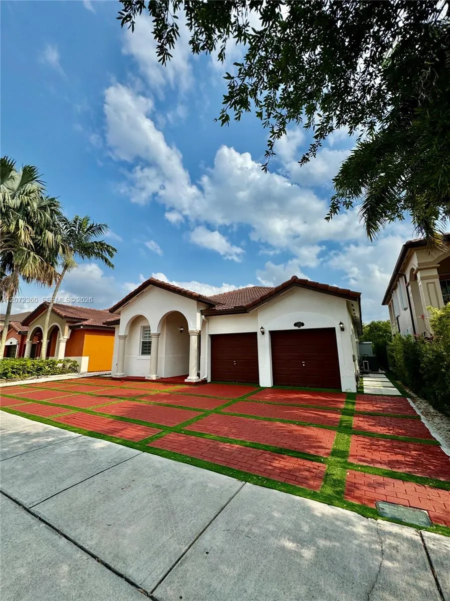 Foto de propiedad en 14974 SW 18th Terrace, Miami, FL 33185 Miami con MLS# 