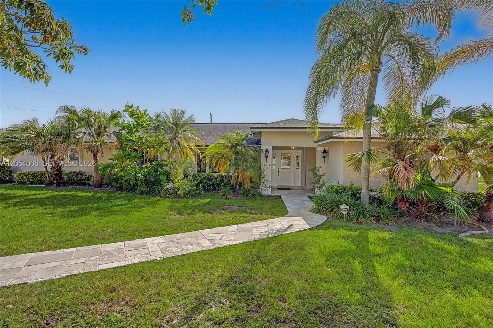Foto de propiedad en 14975 SW 89th Avenue, Palmetto Bay, FL 33176 Palmetto Bay con MLS# 