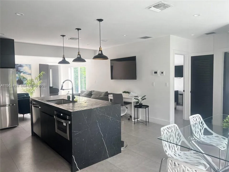 Foto de propiedad en 15 NW 52nd Street, Miami, FL 33127 Miami con MLS# 