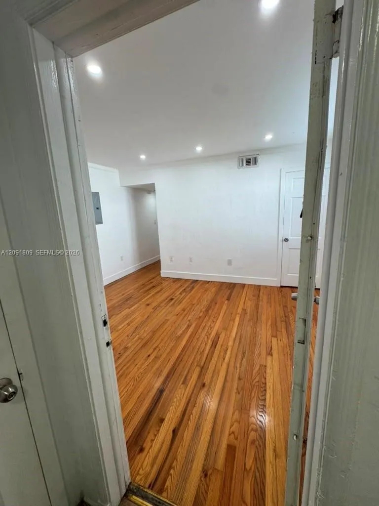Foto de propiedad en 15 Sidonia Avenue 2, Coral Gables, FL 33134 Coral Gables con MLS# 