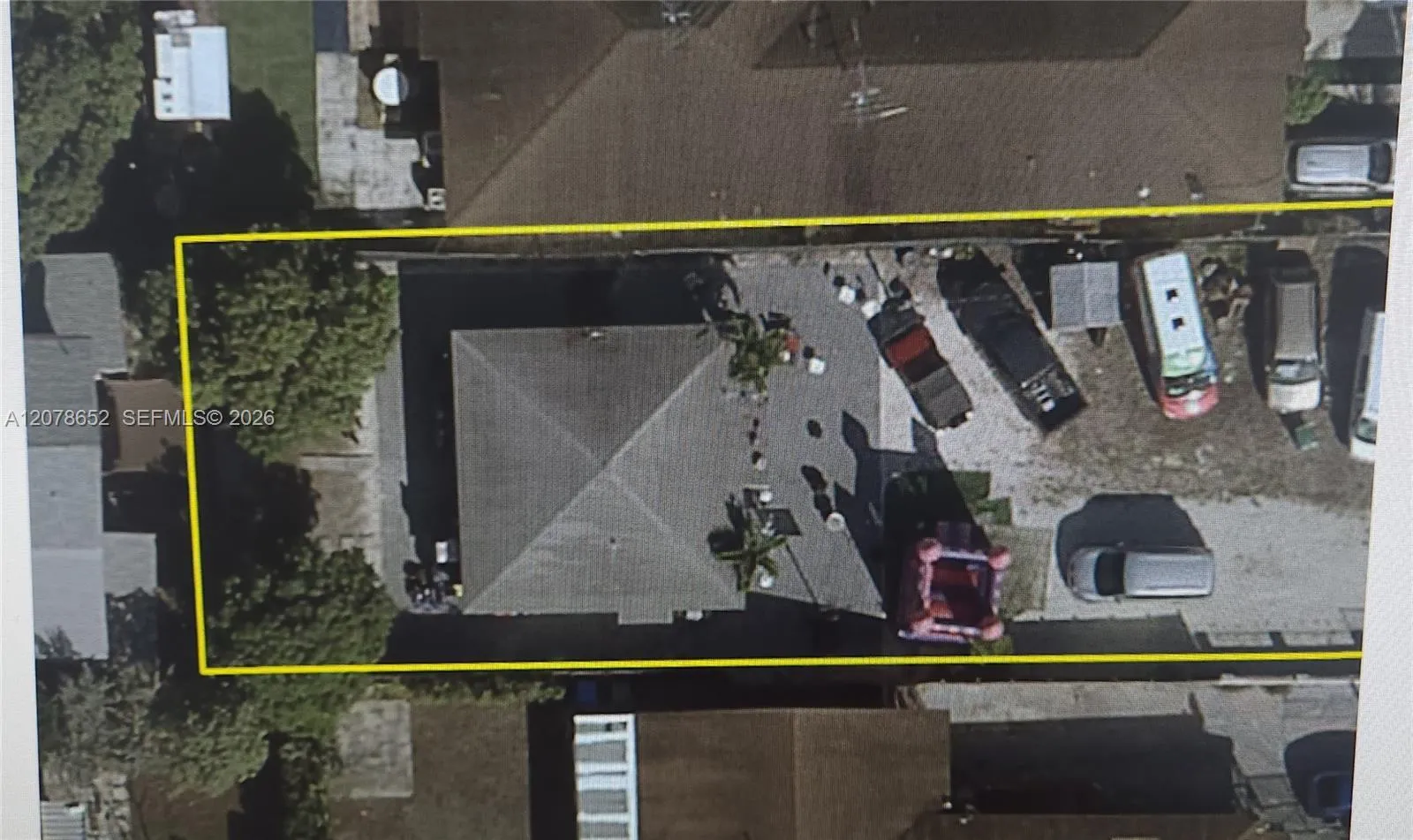 Foto de propiedad en 150 NW 17th Court, Miami, FL 33125 Miami con MLS# 