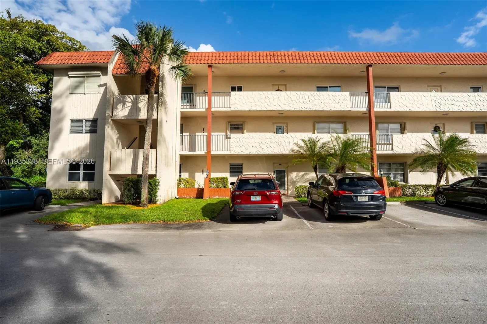 Foto de propiedad en 150 S Hollybrook Terrace 208, Pembroke Pines, FL 33025 Pembroke Pines con MLS# 