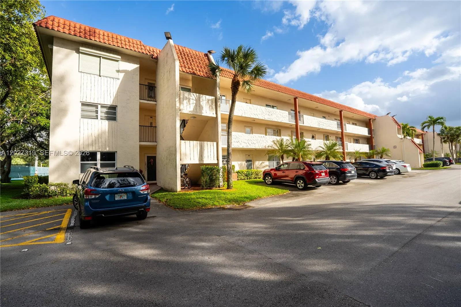 Foto de propiedad en 150 S Hollybrook Terrace 208, Pembroke Pines, FL 33025 Pembroke Pines con MLS# 