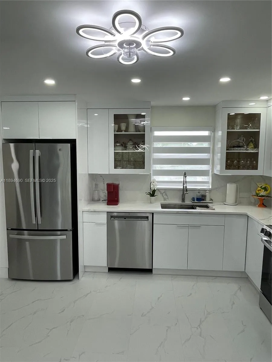 Foto de propiedad en 150 S Hollybrook Terrace 303, Pembroke Pines, FL 33025 Pembroke Pines con MLS# 