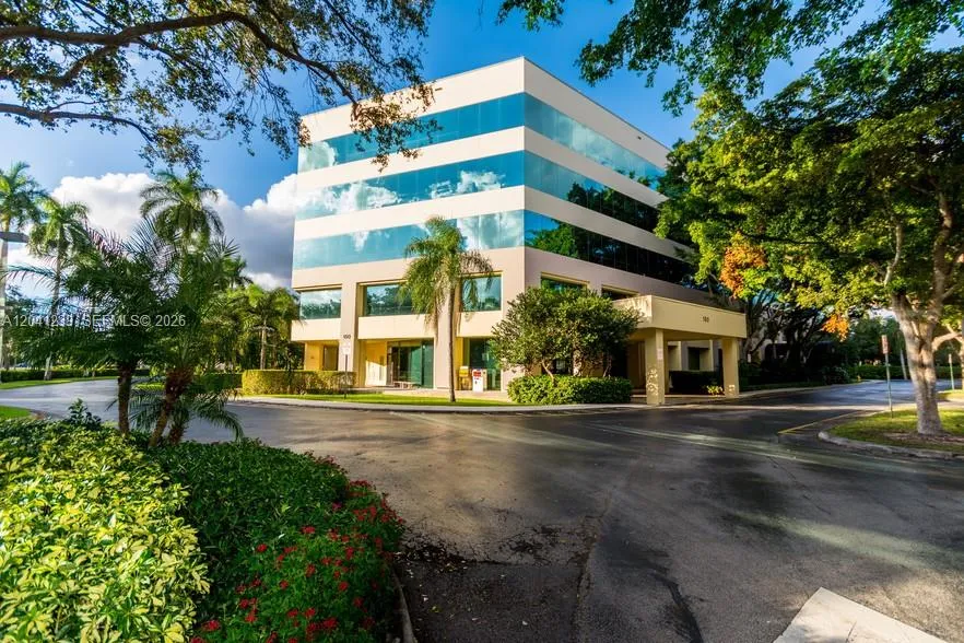 Foto de propiedad en 150 S Pine Island Road, Plantation, FL 33324 Plantation con MLS# 