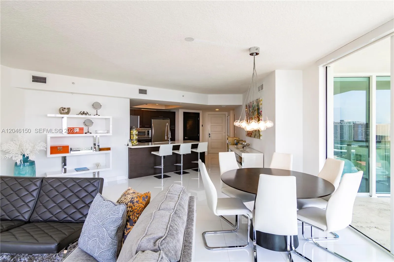 Foto de propiedad en 150 Sunny Isles Boulevard 1-1604, Sunny Isles Beach, FL 33160 Sunny Isles Beach con MLS# 