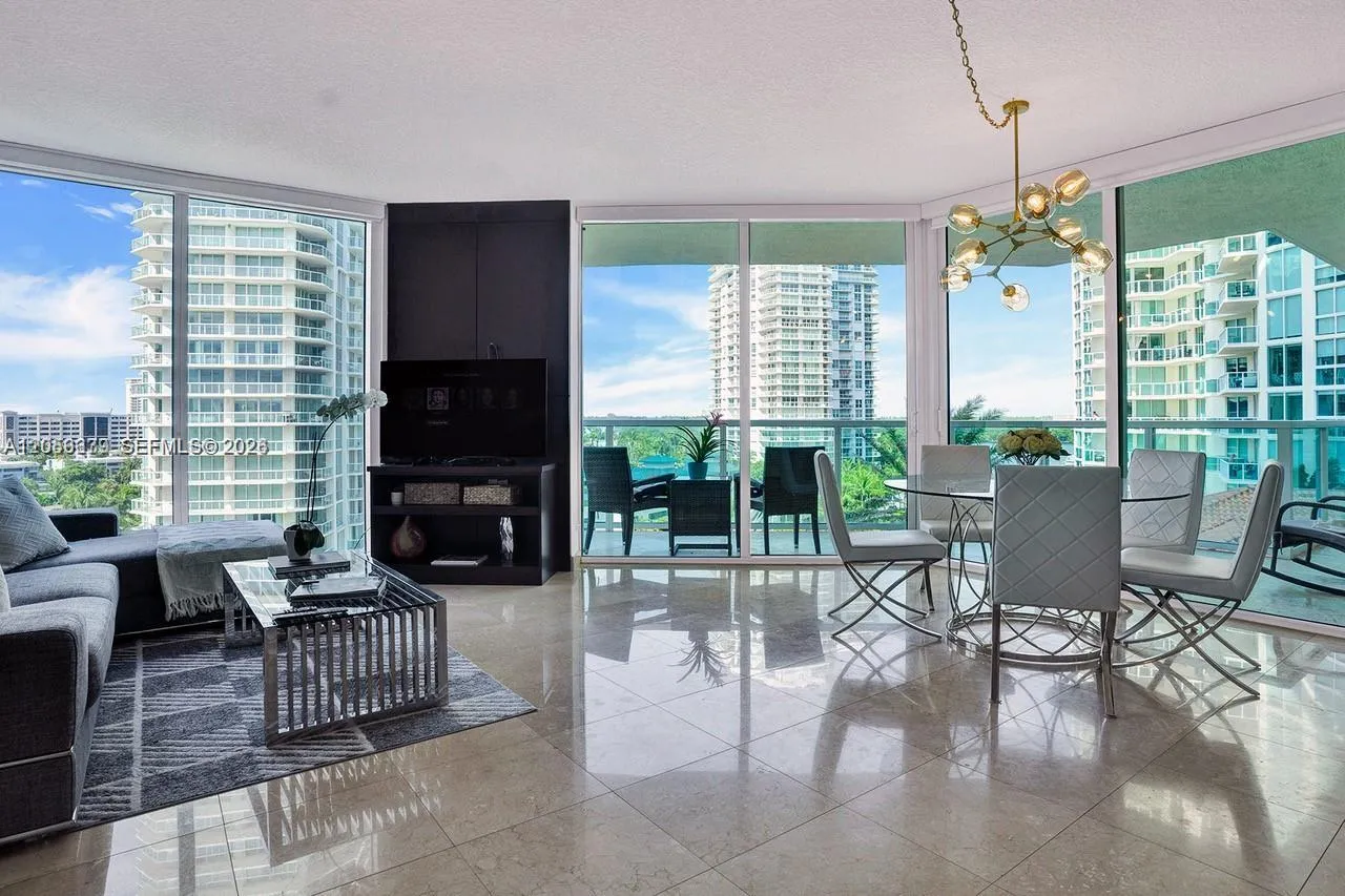 Foto de propiedad en 150 Sunny Isles Boulevard 1-805, Sunny Isles Beach, FL 33160 Sunny Isles Beach con MLS# 