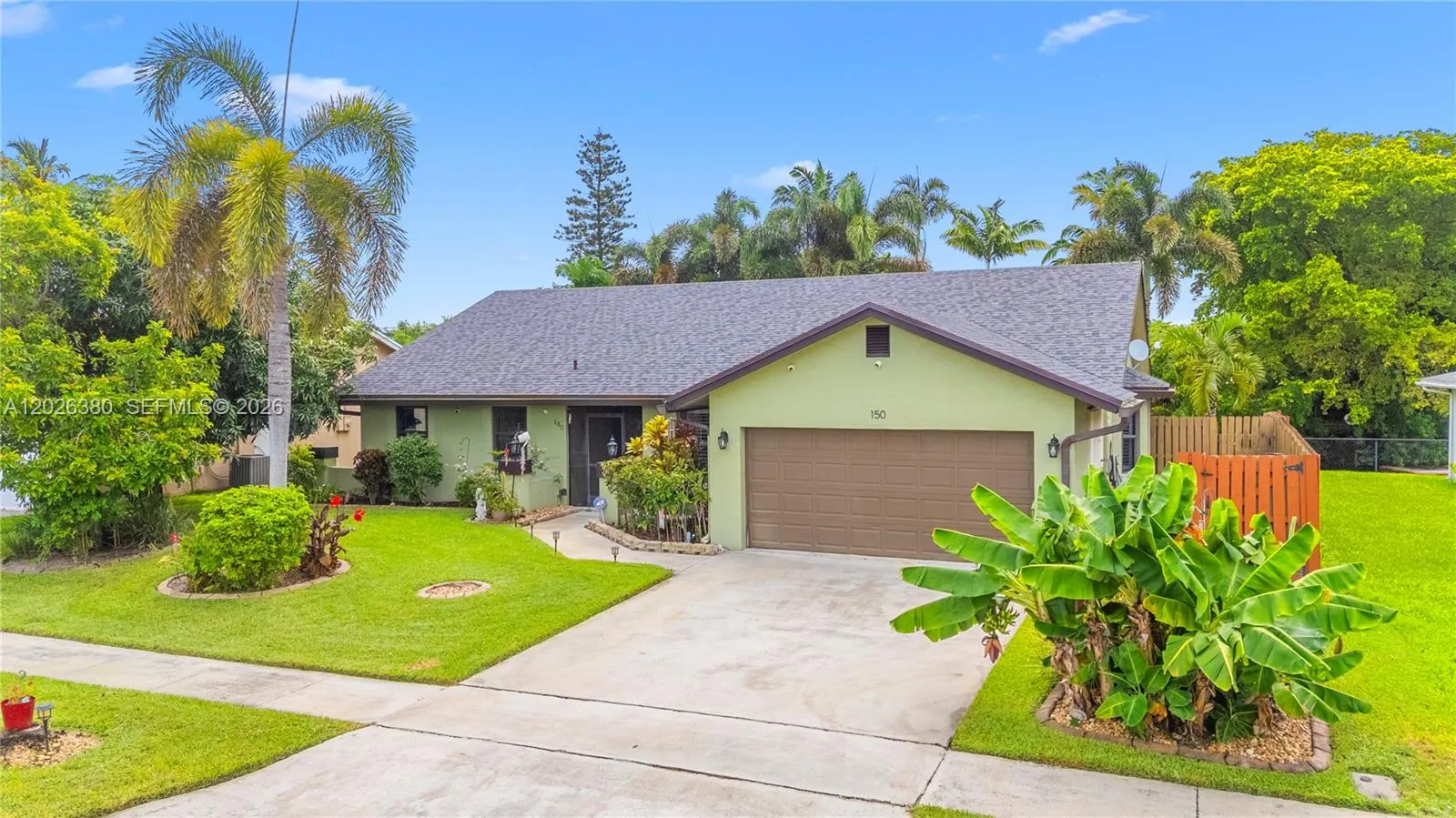 Foto de propiedad en 150 SW 127th Avenue, Plantation, FL 33325 Plantation con MLS# 