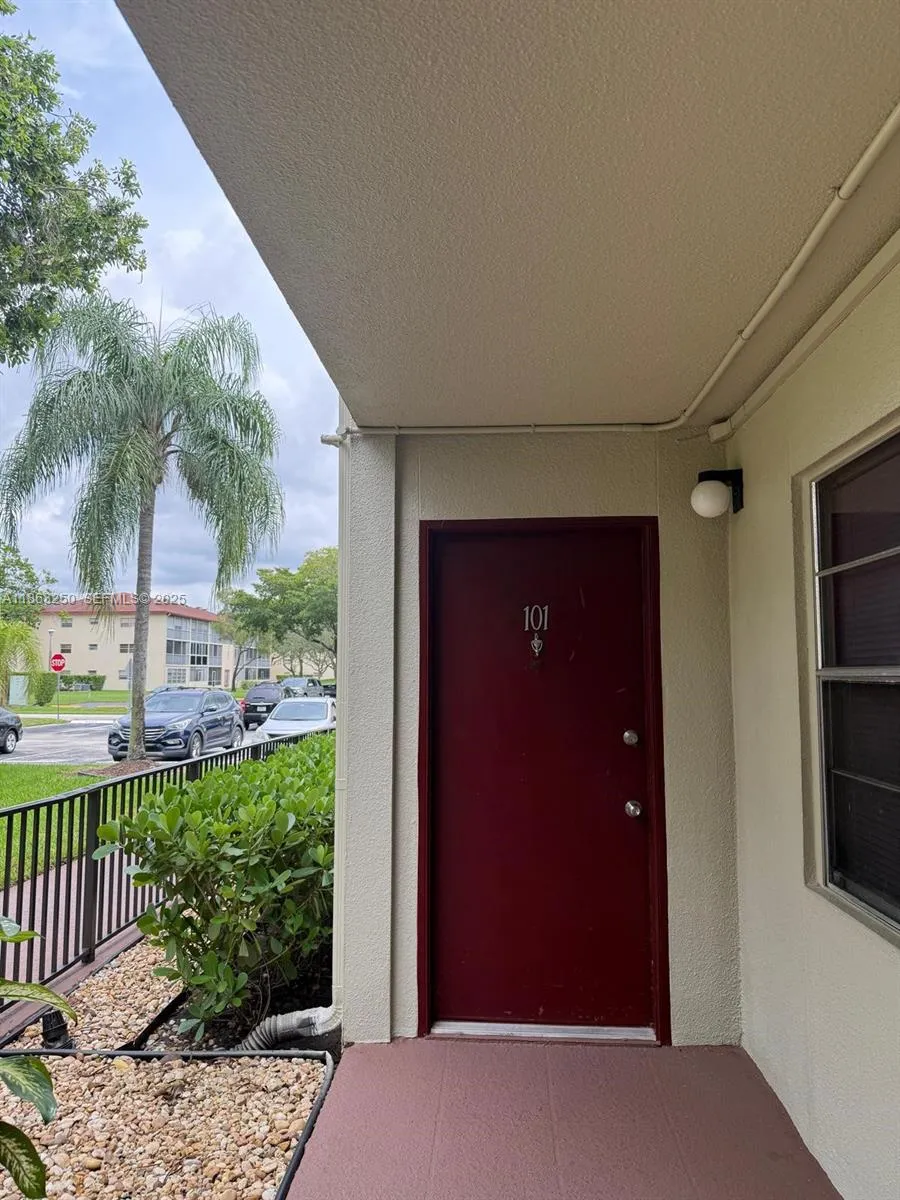 Foto de propiedad en 150 SW 134th Way 101R, Pembroke Pines, FL 33027 Pembroke Pines con MLS# 