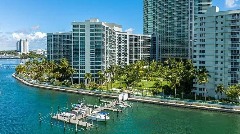 Foto de propiedad en 1500 Bay Road 1002S, Miami Beach, FL 33139 Miami Beach con MLS#