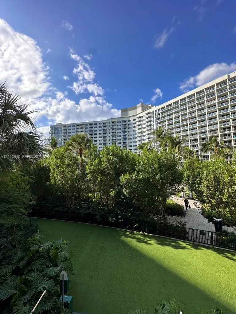 Foto de propiedad en 1500 Bay Road 264S, Miami Beach, FL 33139 Miami Beach con MLS#