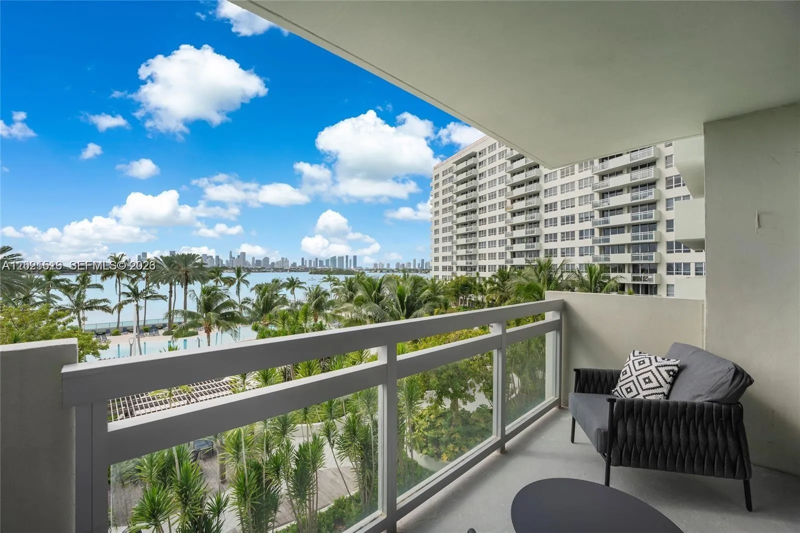 Foto de propiedad en 1500 Bay Road 416S, Miami Beach, FL 33139 Miami Beach con MLS#