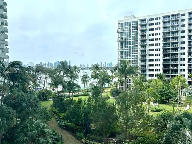 Foto de propiedad en 1500 Bay Road 558S, Miami Beach, FL 33139 Miami Beach con MLS# 