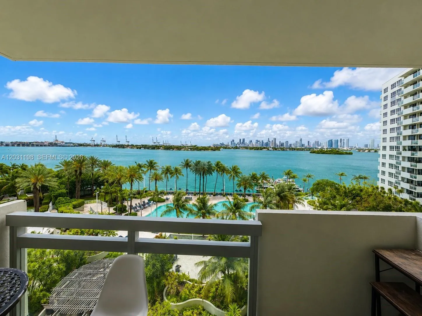 Foto de propiedad en 1500 Bay Road 718S, Miami Beach, FL 33139 Miami Beach con MLS# 