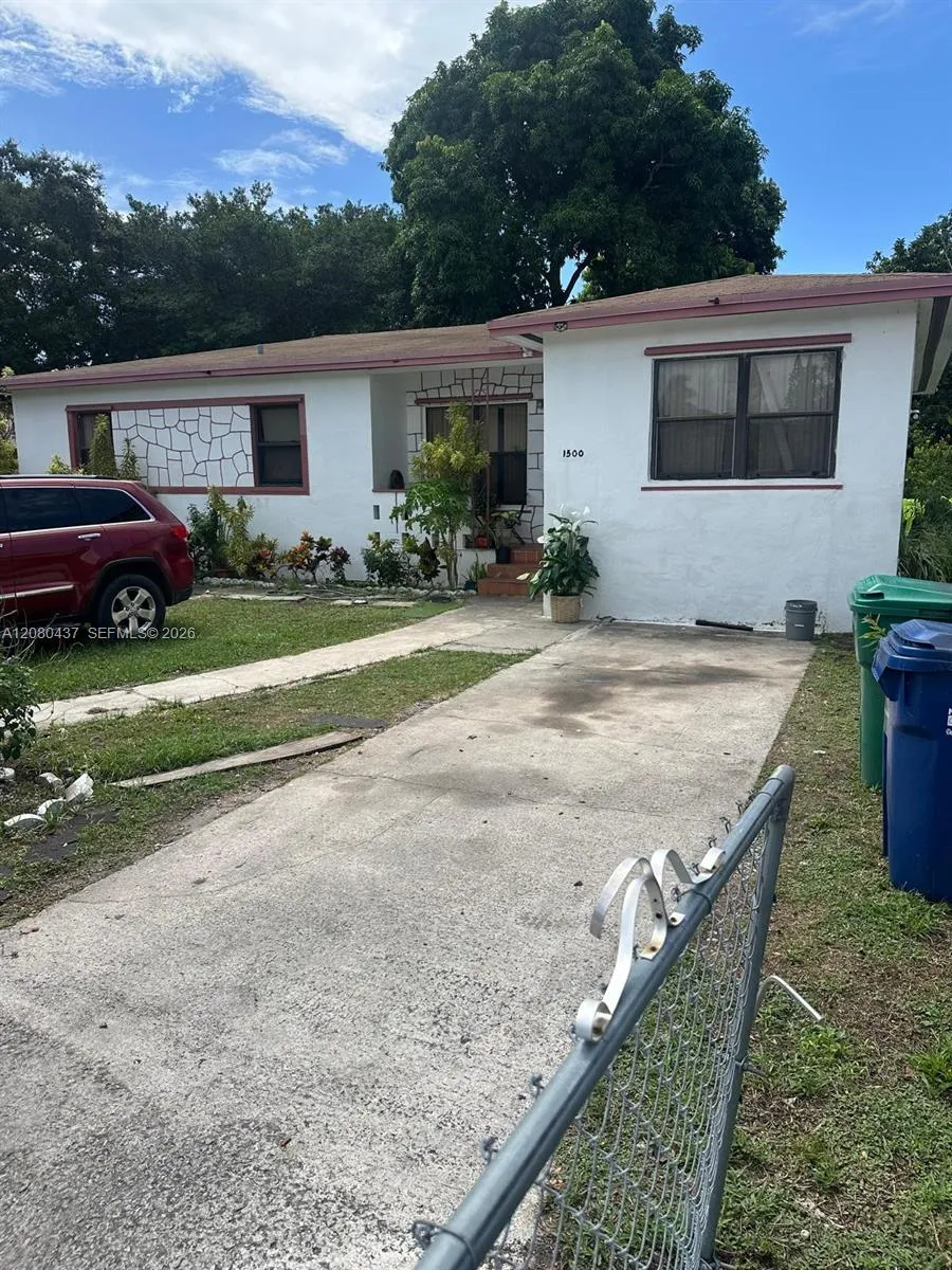 Foto de propiedad en 1500 NE 150th Street, Miami, FL 33161 Miami con MLS# 
