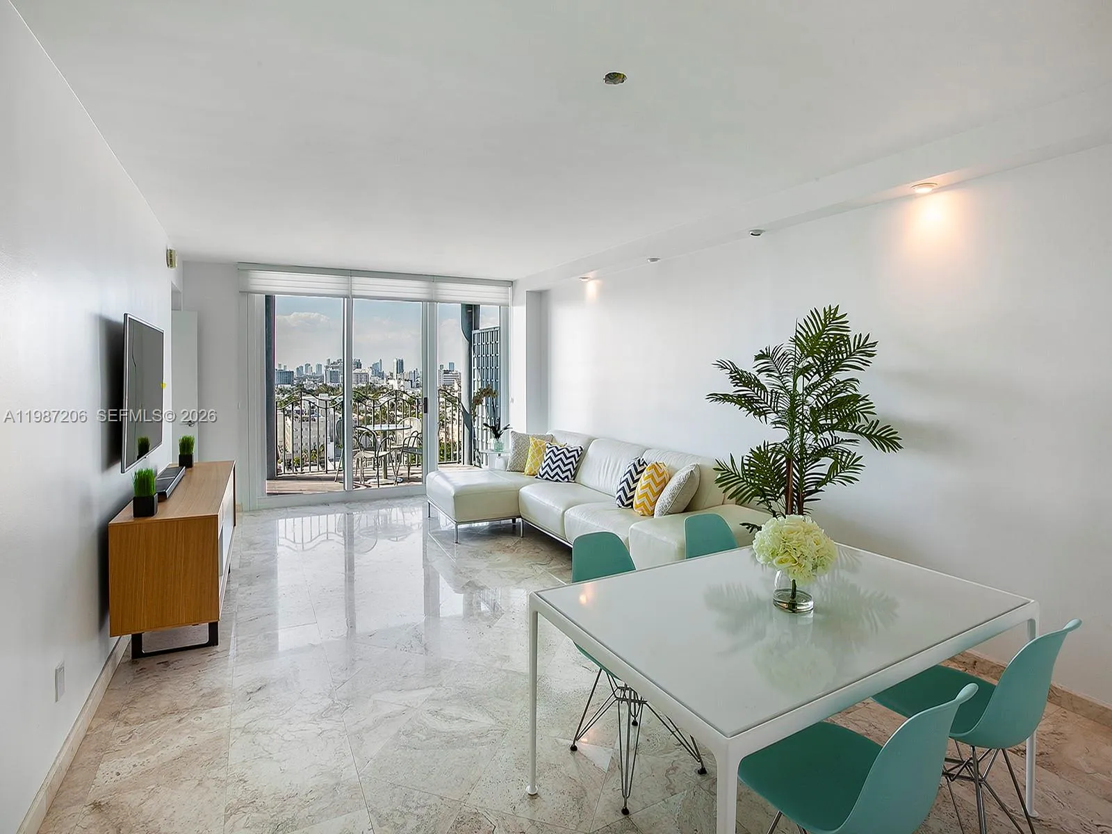 Foto de propiedad en 1500 Ocean Drive PH-10, Miami Beach, FL 33139 Miami Beach con MLS# 