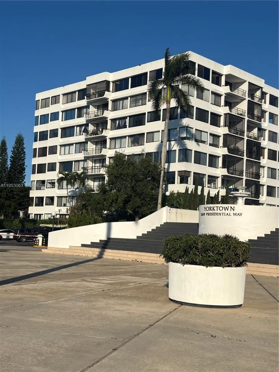 Foto de propiedad en 1500 Presidential Way 504, West Palm Beach, FL 33401 West Palm Beach con MLS# 