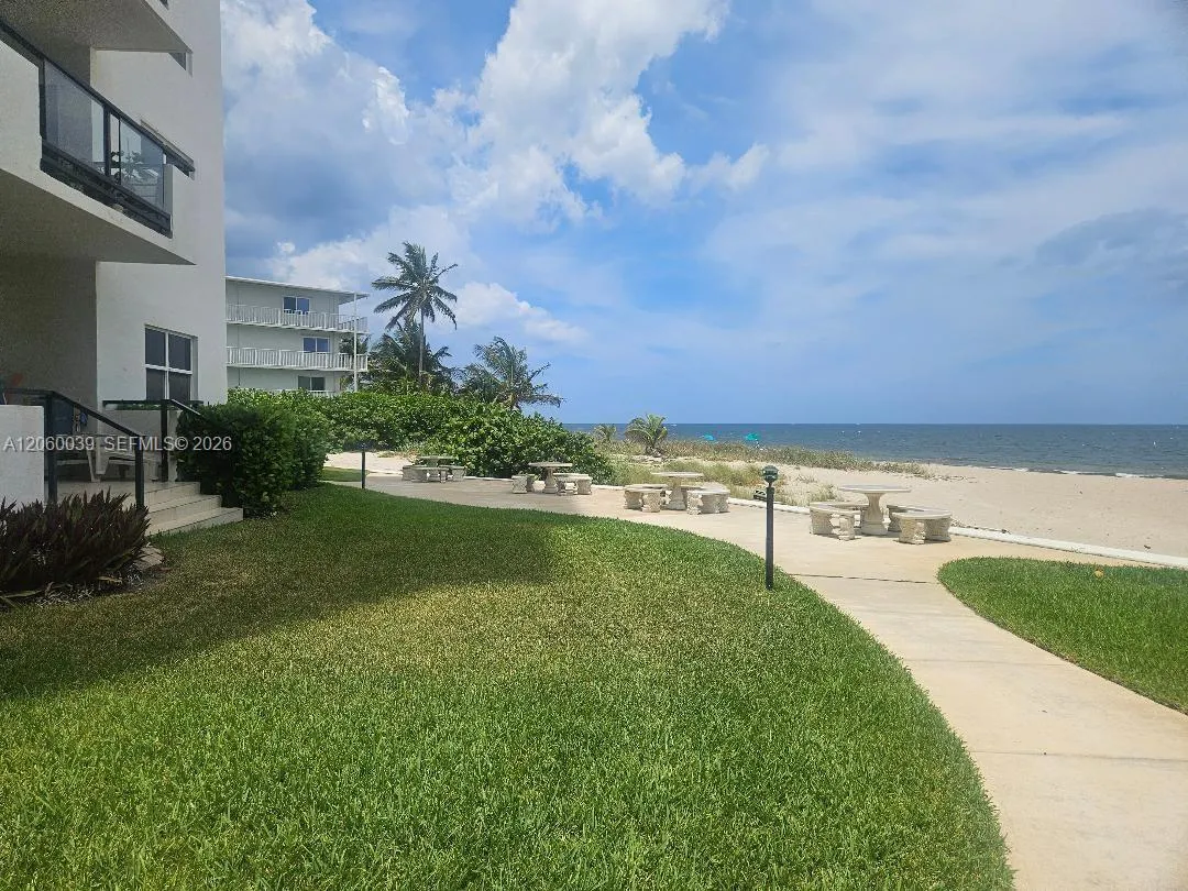 Foto de propiedad en 1500 S Ocean Boulevard 201, Lauderdale-By-The-Sea, FL 33062 Lauderdale-By-The-Sea con MLS# 