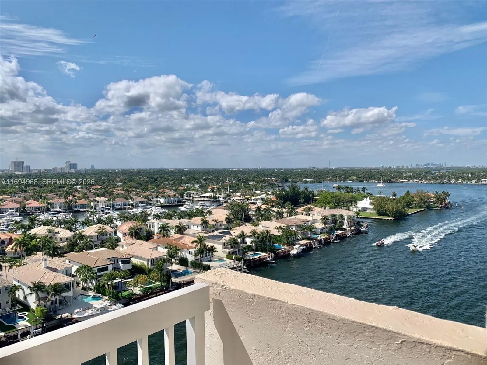 Foto de propiedad en 1500 S Ocean Drive 17E, Hollywood, FL 33019 Hollywood con MLS# 