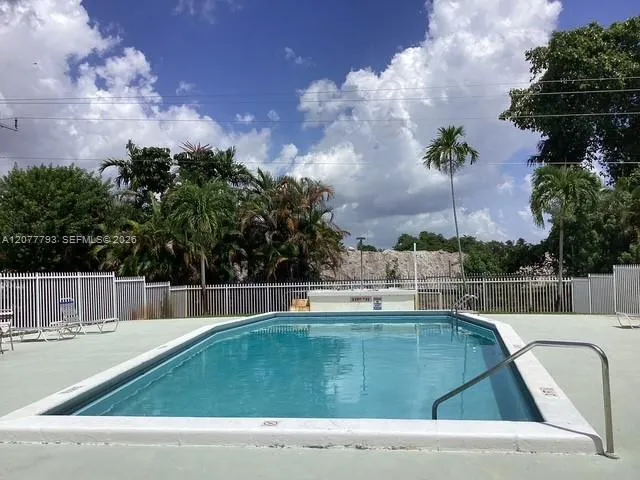 Foto de propiedad en 1501 NE 191st Street C212, Miami, FL 33179 Miami con MLS# 