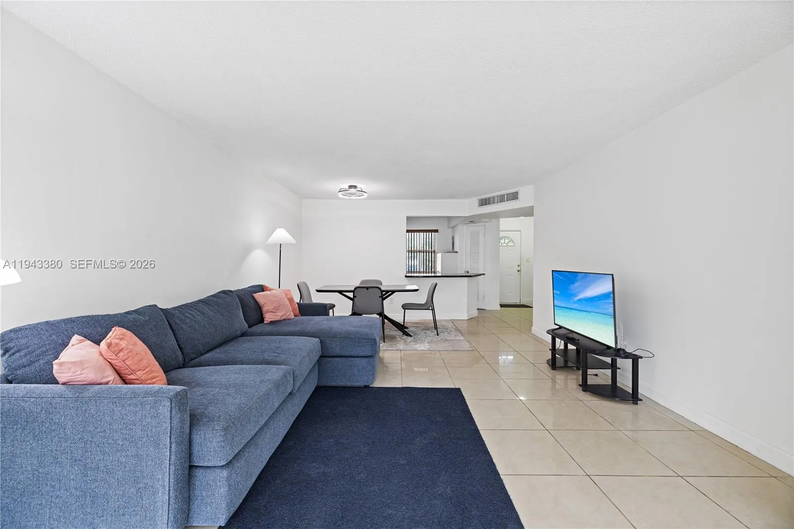 Foto de propiedad en 1501 NE 191st Street C216, Miami, FL 33179 Miami con MLS# 