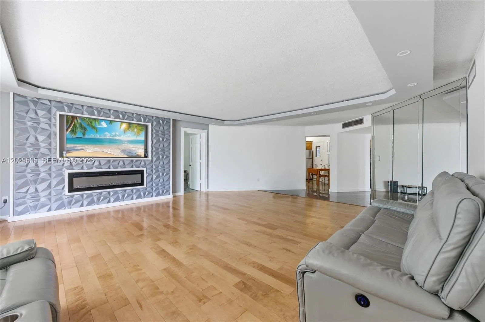 Foto de propiedad en 1501 NE 191st Street C217, Miami, FL 33179 Miami con MLS# 