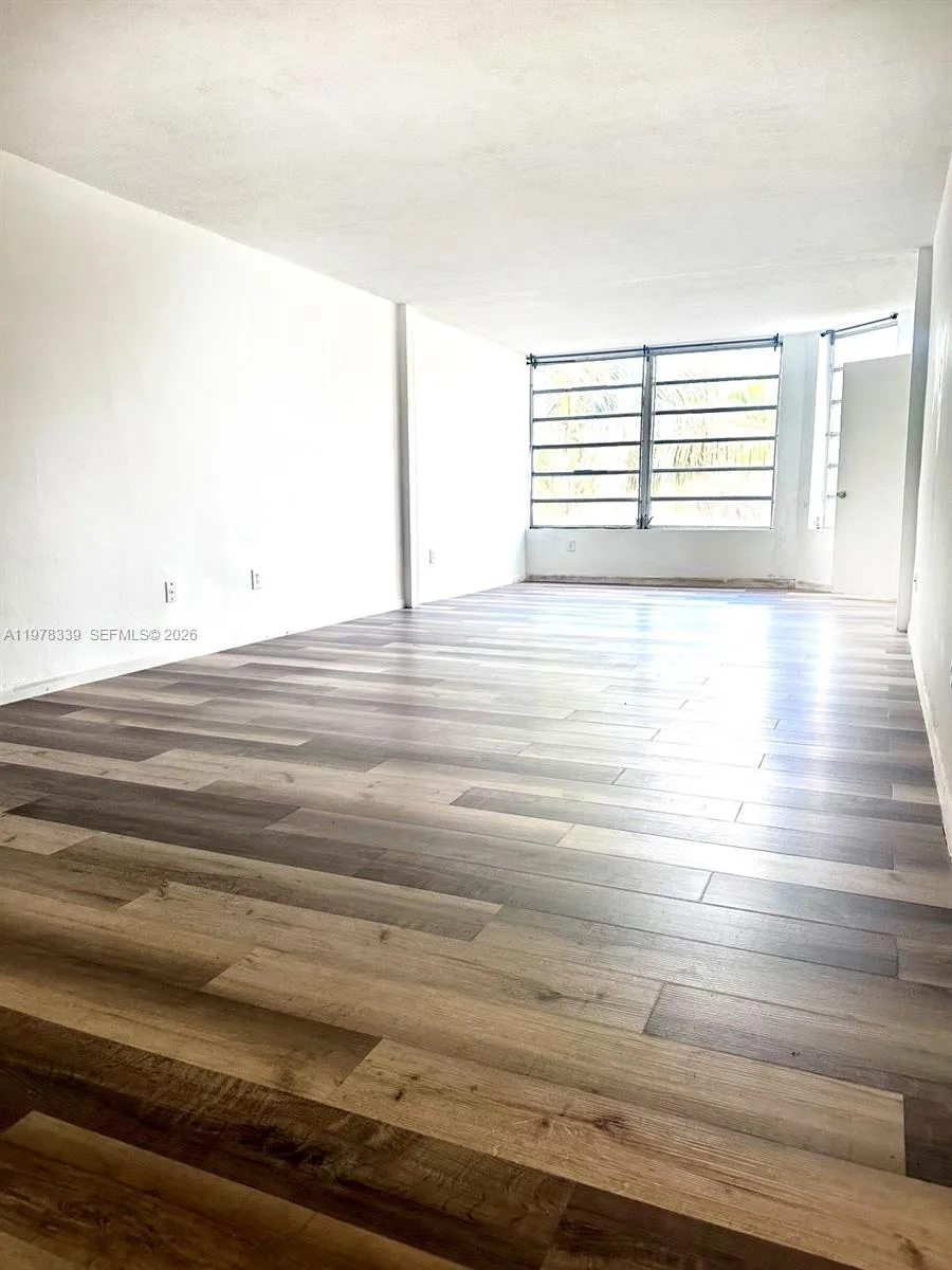 Foto de propiedad en 1501 NE 191st Street C312, Miami, FL 33179 Miami con MLS# 