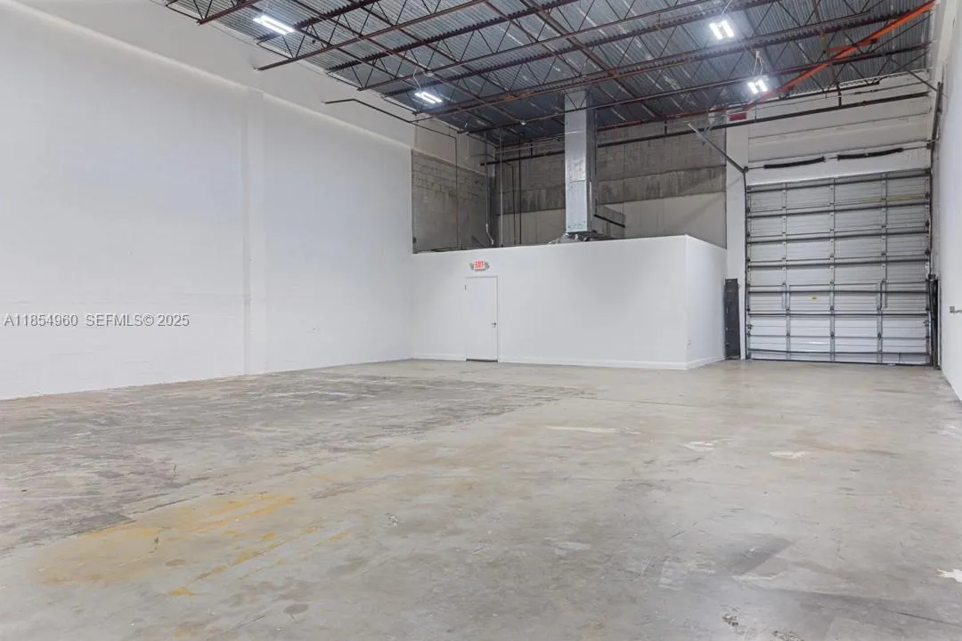 Foto de propiedad en 1501 NW 82nd Avenue, Doral, FL 33126 Doral con MLS# 
