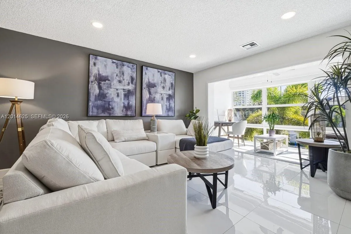 Foto de propiedad en 1501 S Ocean Boulevard 307, Lauderdale-By-The-Sea, FL 33062 Lauderdale-By-The-Sea con MLS# 