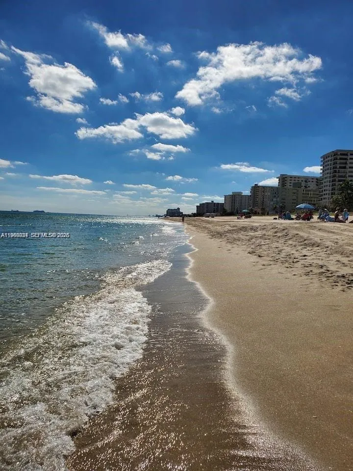 Foto de propiedad en 1501 S Ocean Boulevard 323, Lauderdale-By-The-Sea, FL 33062 Lauderdale-By-The-Sea con MLS# 