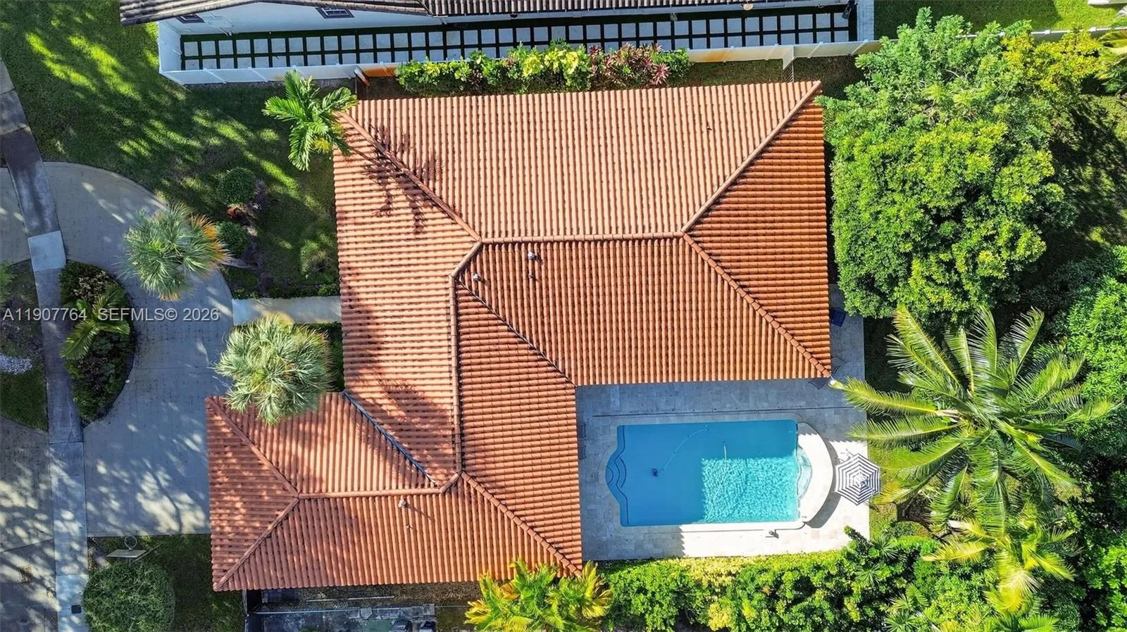 Foto de propiedad en 15010 Dunbarton Place, Miami Lakes, FL 33016 Miami Lakes con MLS# 